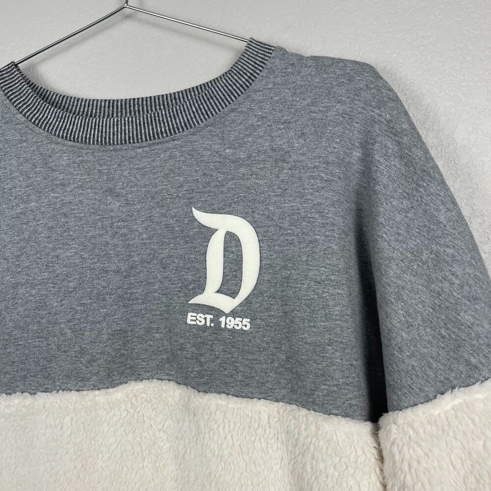 Disneyland Resort Sherpa Spirit Jersey Unisex Medium White Gray Puffy Print‎ - Picture 6 of 11